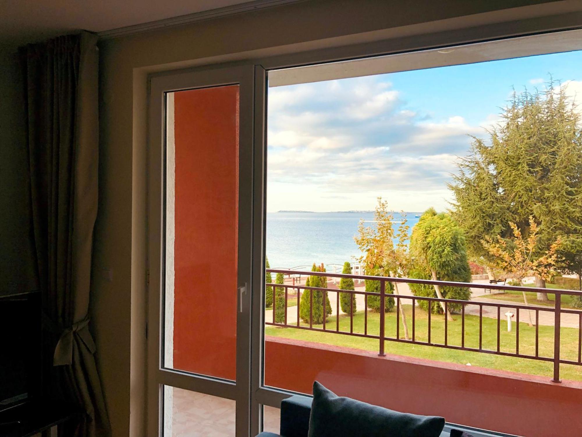 Beautiful Apartment Right By The Sea, Sveti Vlas Dış mekan fotoğraf
